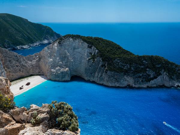 Private cruise around the island
